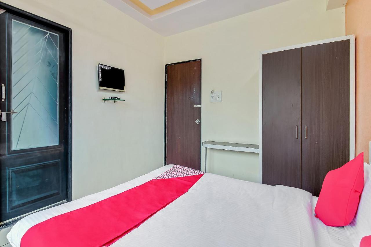 Oyo Flagship 48365 Hotel Shiva'S Castle Chalisgaon Habitación foto