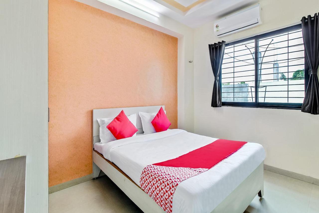 Oyo Flagship 48365 Hotel Shiva'S Castle Chalisgaon Habitación foto