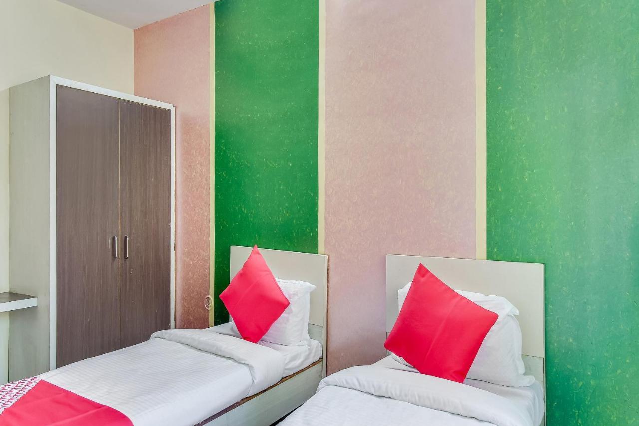 Oyo Flagship 48365 Hotel Shiva'S Castle Chalisgaon Exterior foto